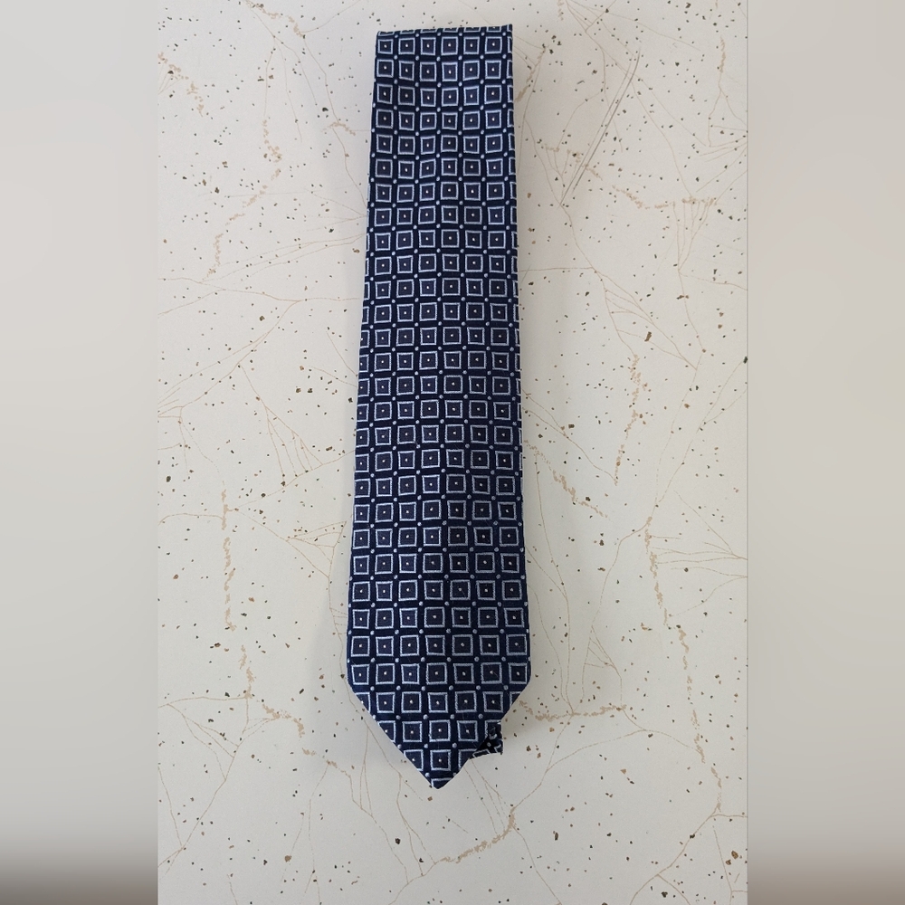 TOMMY HILFIGER Elegant Blue and White Geometric Pattern Tie 100 % silk